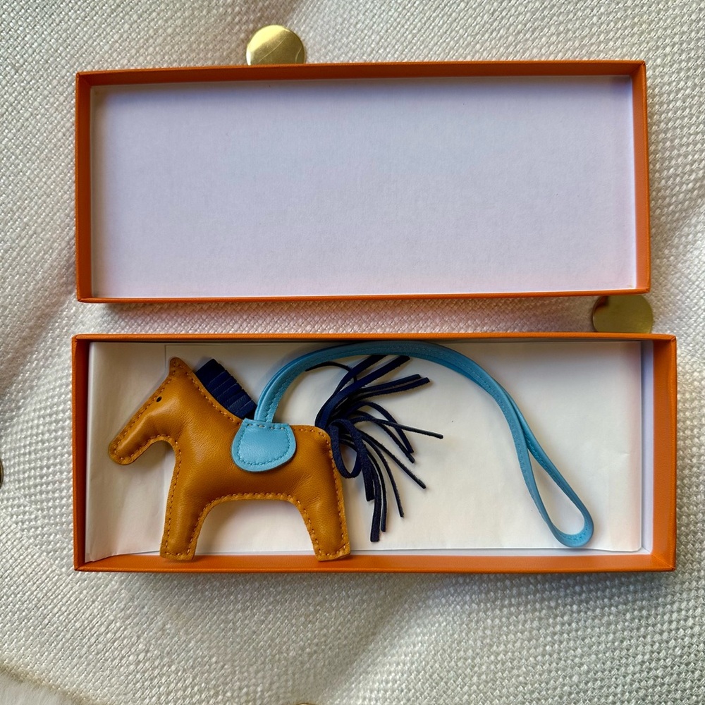 Hermes Rodeo PM Agneau Milo Brown
Blue Bag Charm - Picture 8 of 10